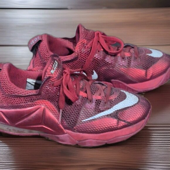 Nike LeBron 12 Low University Red Sneakers Shoes 724557-616 Youth Size 7Y - Picture 4 of 9
